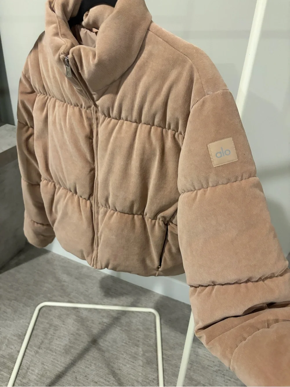 Alo Micro Courdury Dreamy Puffer - Chai Latte